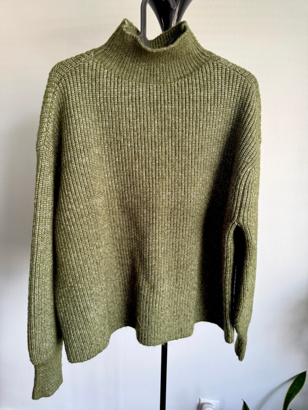 Ann Taylor | Olive Green Ribbed Mock Turtleneck Sweater | Size M